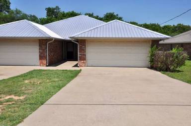 Main picture of 1122 W Spring St
