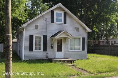 Main picture of 304 W Pleasant St