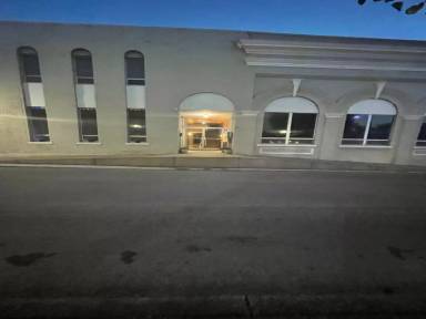Main picture of 123 W 7th St