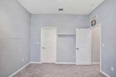 Main picture of 760 NE 193rd Ter