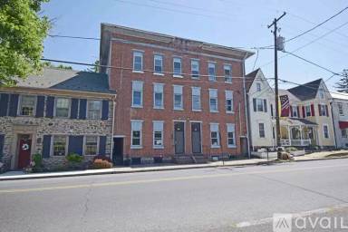 Main picture of 301 Main St