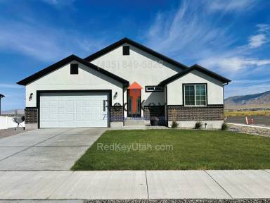 Main picture of 228 W 2370 N
