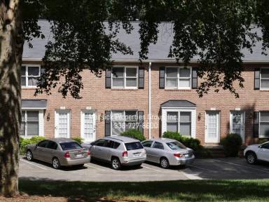 Main picture of 1427 King Charles Dr