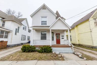 Main picture of 923 3rd St NW