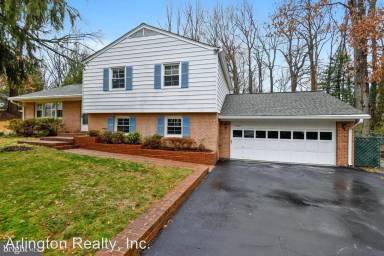 Main picture of 7728 Oak St