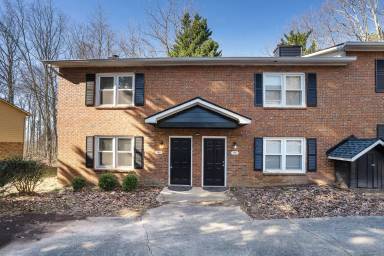 Main picture of 3011 Spruce Cir