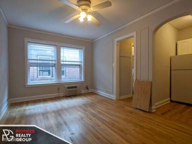 Main picture of 837 W Wolfram Apartments