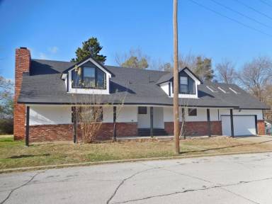 Main picture of 4016 S Zenith Ave