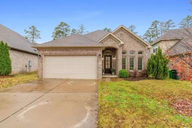 Main picture of 34 Wildwood Place Cir