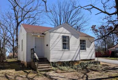 Main picture of 2111 S Tyler St