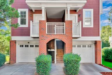 Main picture of 1305 Summit Greenway Ct