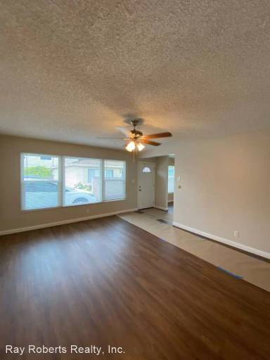 Main picture of 10741 Chestnut St
