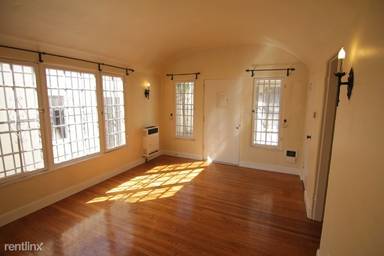 Main picture of 315 N La Peer Dr
