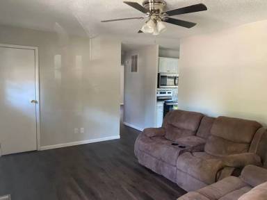 Main picture of 2611 W Kirby Ave