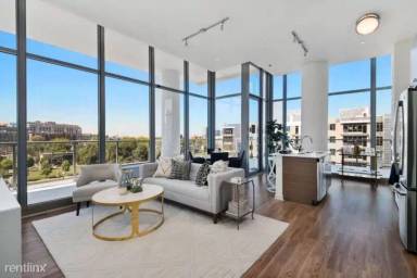 Main picture of 858 N Orleans St