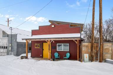 Main picture of 303 Webb St
