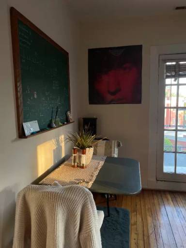 Main picture of 303 W Freemason St