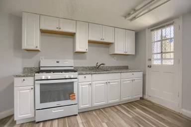 Main picture of 1323 N Kenwood Ave