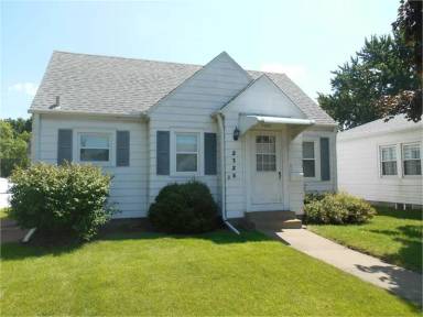 Main picture of 2325 N Division St
