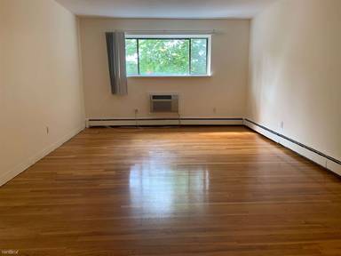 Main picture of 8R Riverside St