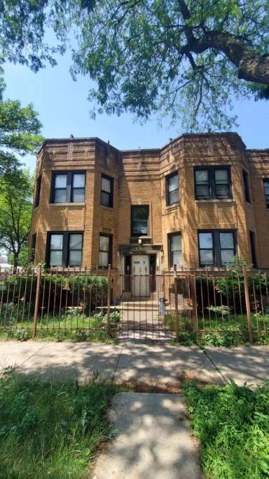 Main picture of 7656 S Champlain Ave