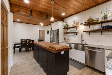 Main picture of 511 W Wisconsin St