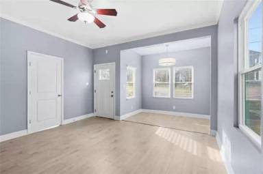 Main picture of 609 Parsons St SW