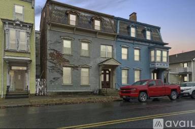 Main picture of 551 2nd Ave