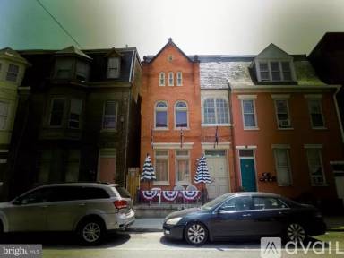 Main picture of 254 E King St