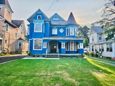 Main picture of 90 Shrewsbury Ave