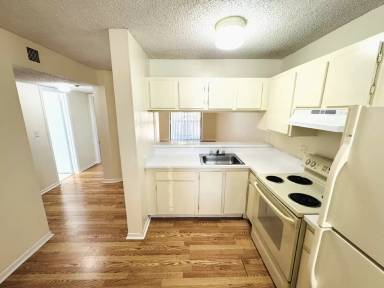 Main picture of 4060 Lakeside Dr