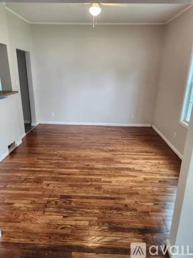 Main picture of 2426 W Wade St