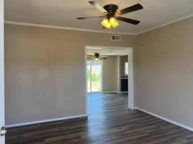Main picture of 2410 Runnels St