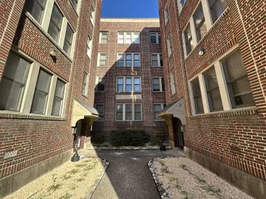Main picture of 200 W 31st St