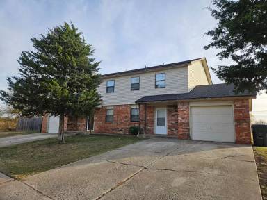 Main picture of 1921 Crystal Cir