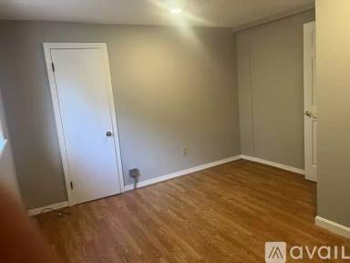 Main picture of 533 Park Ave