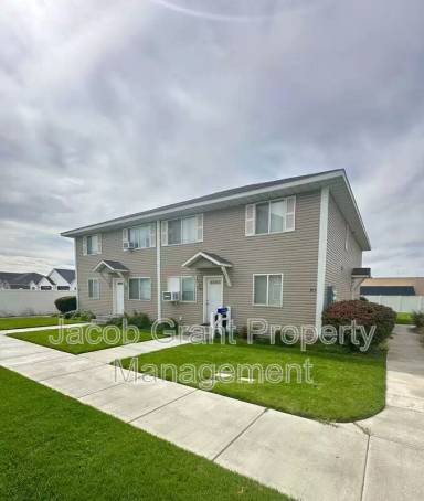 Main picture of 454 E Center St