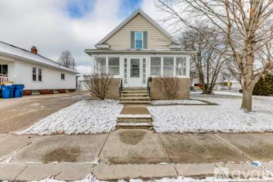 Main picture of 606 W 9th St