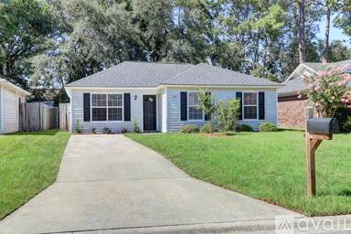 Main picture of 130 Ropemaker Ln