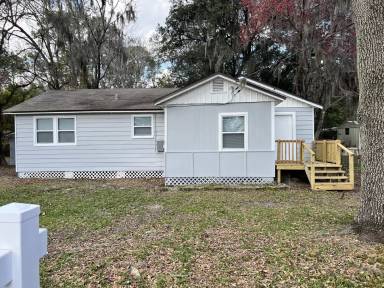 Main picture of 2621 Larsen Rd