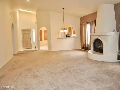 Main picture of 8405 San Tesoro St NE