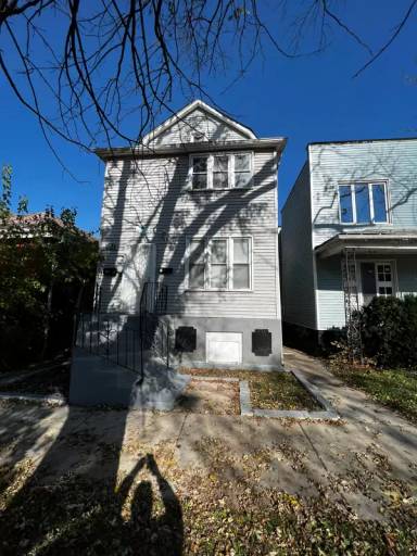 Main picture of 714 E 92nd Pl