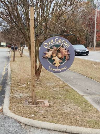 Main picture of 315 Oak Dr