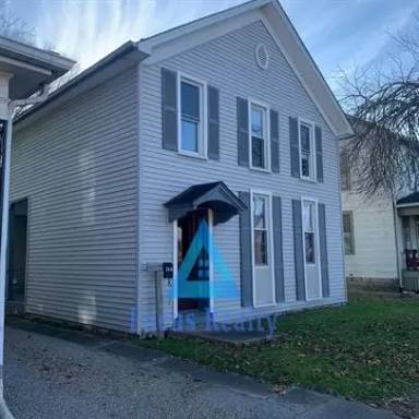 Main picture of 140 1/2 E 6th Ave