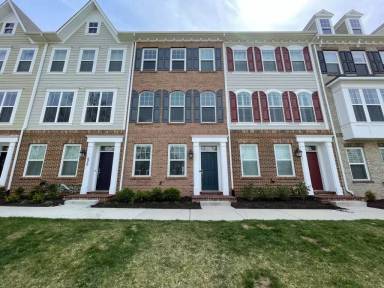 Main picture of 624 Totten Mews NE