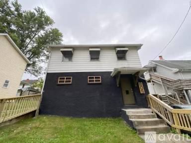 Main picture of 805 Carleton St