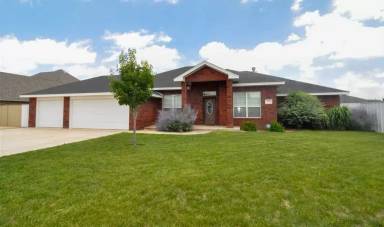 Main picture of 3705 Springwood Dr