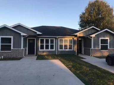 Main picture of 904 N Bush Ave