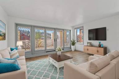 Main picture of 2500 Sarah St