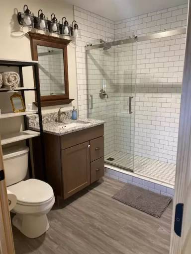 Main picture of 100 E Barnum St